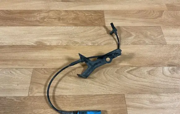 BMW 5 E60 E61 ABS brake wheel speed sensor 6908705