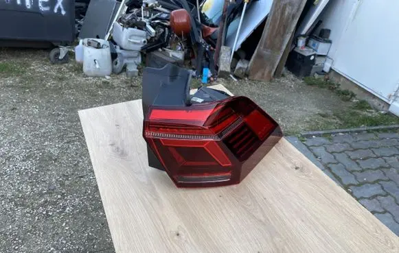 Volkswagen Tiguan Rear/tail lights 5NA945208J