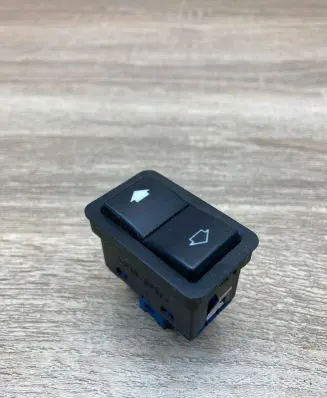 BMW 5 E34 Electric window control switch 8368932