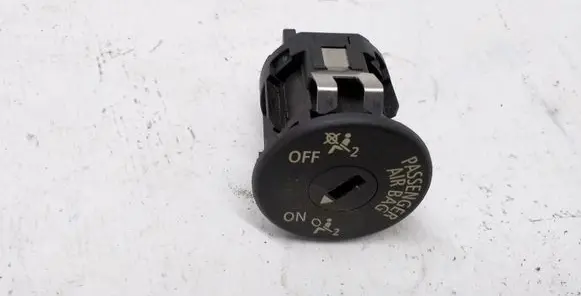 Passenger airbag on/off switch