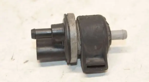Volkswagen PASSAT B6 Vacuum valve 06D133517B