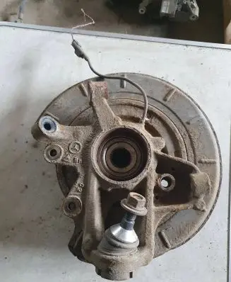 Rear wheel hub spindle/knuckle