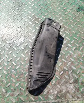 BMW 5 E60 E61 Air filter box cover 7789109