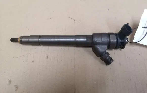 Renault Trafic III (X82) Fuel injector 0445110546