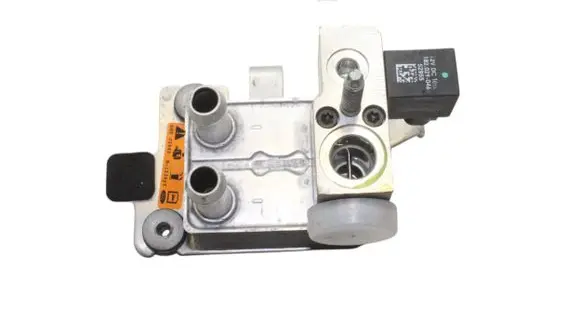 Ford Kuga III Air conditioning (A/C) expansion valve LX6A10C708AD