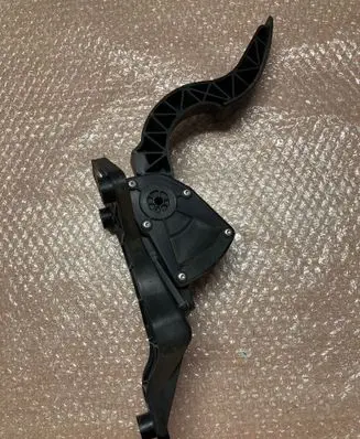 Hyundai Santa Fe Accelerator throttle pedal 2B100