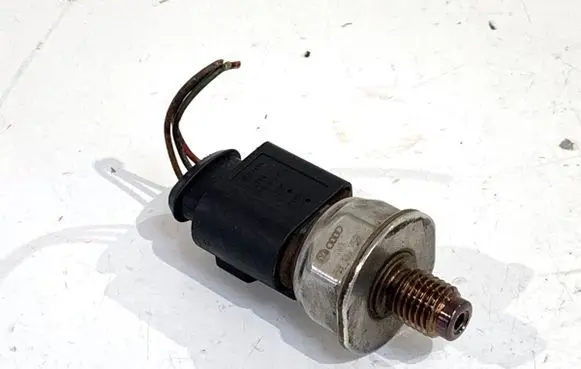 Volkswagen Phaeton Fuel pressure sensor 059130758K