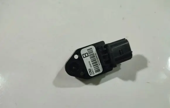 Toyota Avensis T250 Airbag deployment crash/impact sensor 8983105010