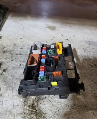 Peugeot 207 Fuse module 9664055780 BSML11