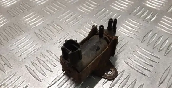 Ford Mondeo Mk III Vacuum valve 