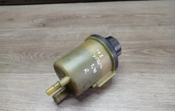Volvo XC70 Power steering fluid tank/reservoir 6G913R700BC
