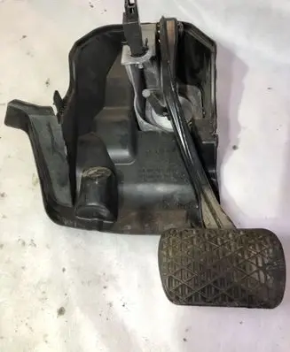 Mercedes-Benz E W211 Brake pedal A2116840918