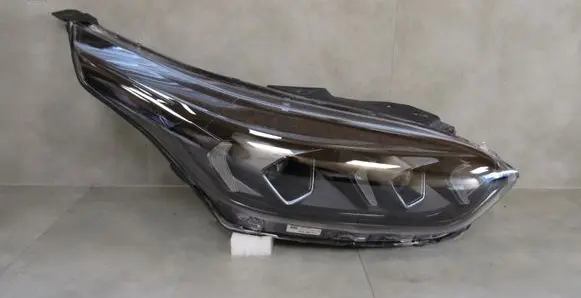 KIA Ceed Headlight/headlamp 92102J7500