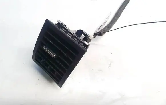 Volkswagen Touareg I Dash center air vent grill 7l6819703e
