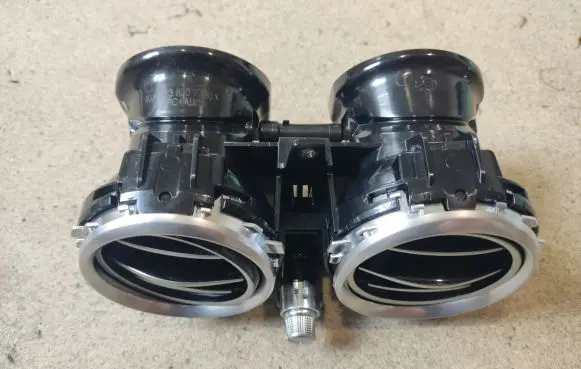 Mercedes-Benz E W213 Dash center air vent grill A2138307700