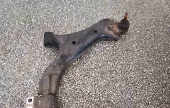 Chevrolet Captiva Front lower control arm/wishbone 96819162