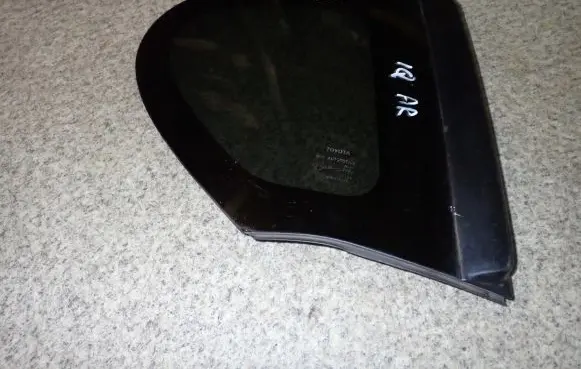 Toyota iQ Side middle window/glass 