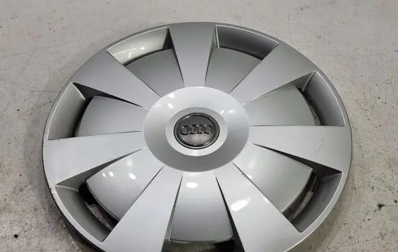 Audi A3 S3 8V R16 wheel hub/cap/trim 8V06011470
