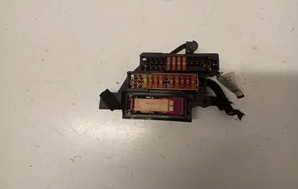 Audi A4 S4 B8 8K Fuse module 4F1941824