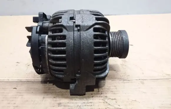 Volvo V70 Generator/alternator 30667787 0124525060