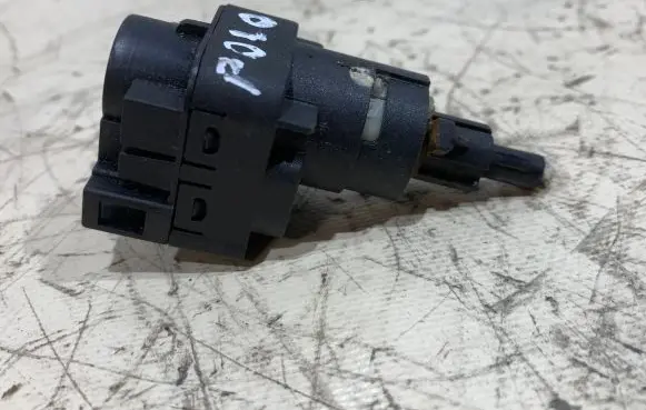 Volkswagen Polo IV 9N3 Brake pedal sensor switch 6Q0945511