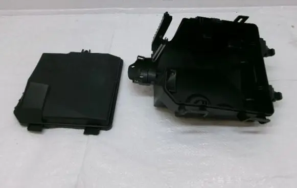 Opel Astra L Fuse box set 9843058980
