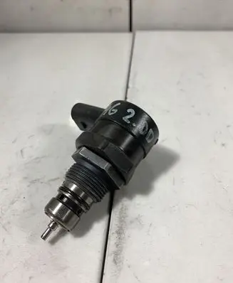 BMW 3 E46 Fuel pressure regulator 0281002481