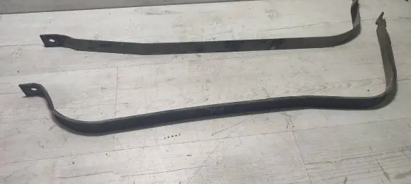 Fuel tank mounting bracket