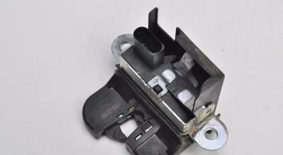 Volkswagen Golf V Tailgate lock latch 1K6827505F