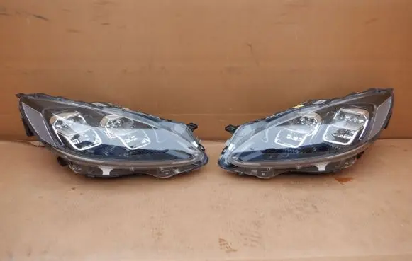 Ford Kuga III Headlights/headlamps set 13E015