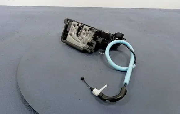 BMW X5 F15 Rear door lock 7473147