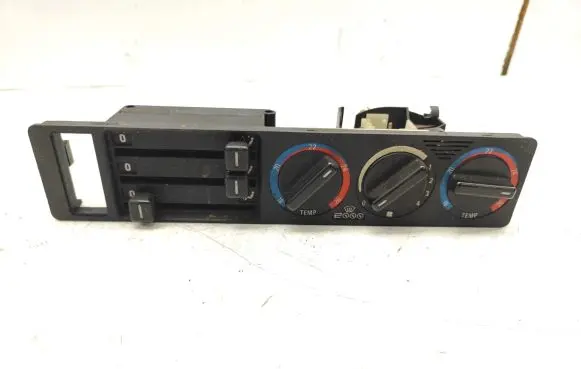 BMW 5 E34 Climate control unit 13842900 13842959