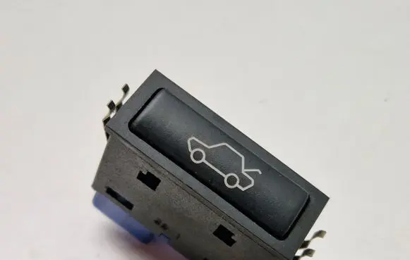 Tailgate opening switch