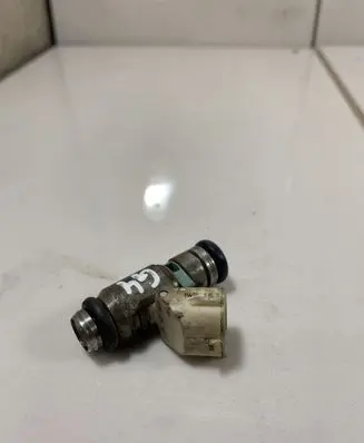 Volkswagen Golf IV Fuel injector 036031AC
