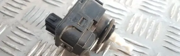 Volkswagen Golf III Headlight level adjustment motor 00728200