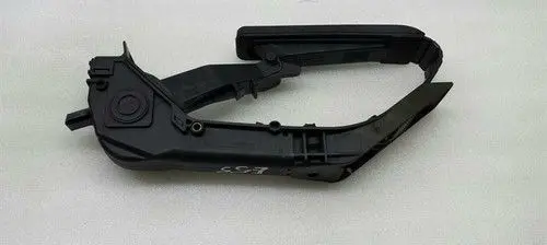 Mercedes-Benz E W211 Accelerator throttle pedal A2113000504