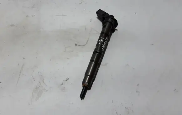 Volkswagen Touareg III Fuel injector 059130277FD