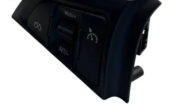 Steering wheel buttons/switches