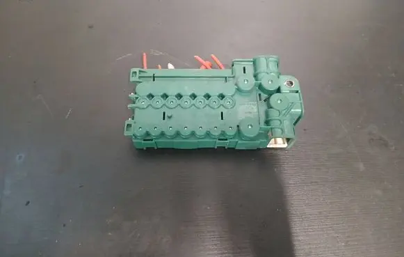 BMW 5 E39 Fuse module 8387543