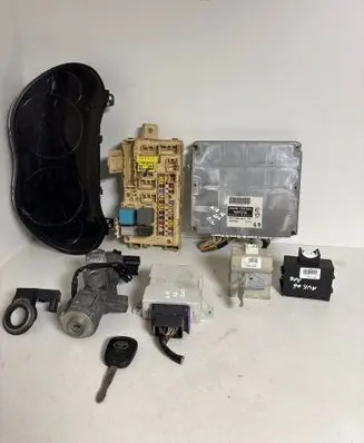 Toyota Avensis T250 Engine ECU kit and lock set 1758008071 8966105691 MB1758008071
