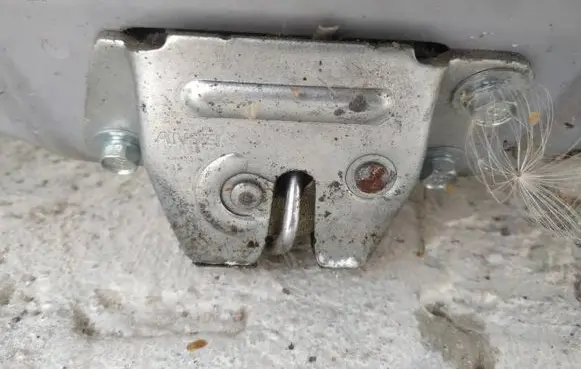 Mitsubishi Grandis Tailgate/trunk/boot lock/catch/latch
