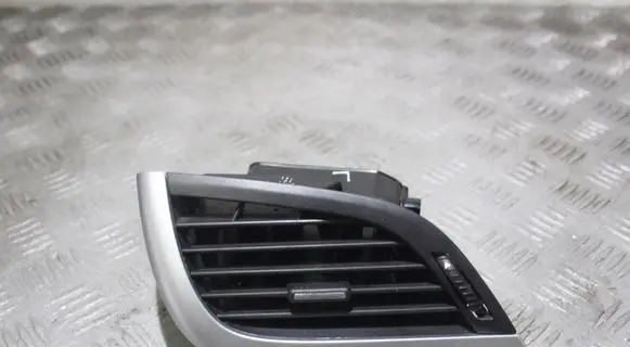 Peugeot 207 Dashboard side air vent grill/cover trim