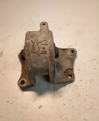 Nissan Almera N16 Engine mount bracket
