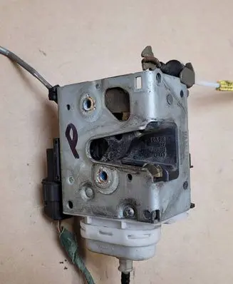 Audi A3 S3 8L Front door lock 8L1837010C