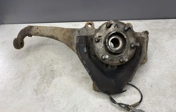 Nissan Pathfinder R51 Front wheel hub spindle knuckle