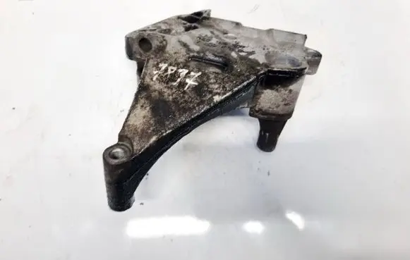 Skoda Octavia Mk2 (1Z) Engine mounting bracket 03G199207A