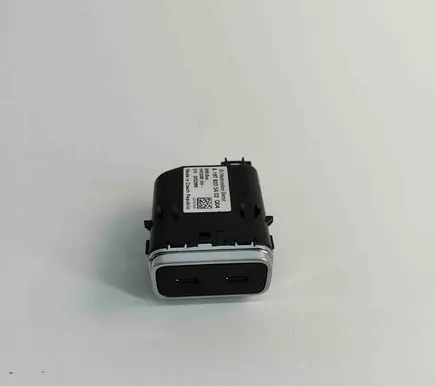 Mercedes-Benz GLS X167 USB socket connector A1678205402