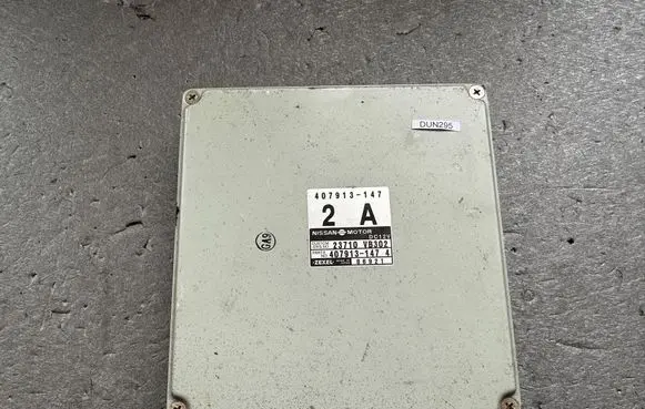 Nissan Patrol Y61 Engine control unit/module 407913147 23710VB302