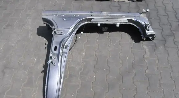 Toyota Yaris Pillar (middle) 
