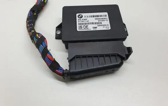 BMW 5 F10 F11 Hand brake control module 685485601 23122010 0113411147